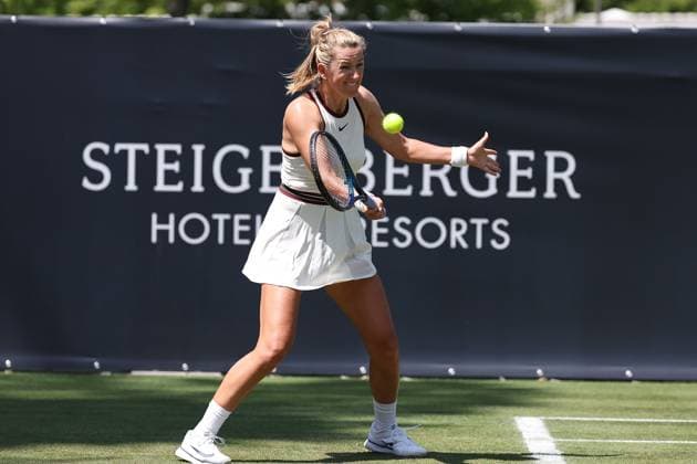 Bad Homburg am 21.06.2025 Tennis Damen Turnier WTA, Tennis Damen 500 Bad Homburg Open powered by Solarwatt 2025, Match Cat McNally (USA) gegen Victoria Azarenka v.l., Victoria Azarenka spielt eine Vorhand. Copyright: JoaquimxFerreira