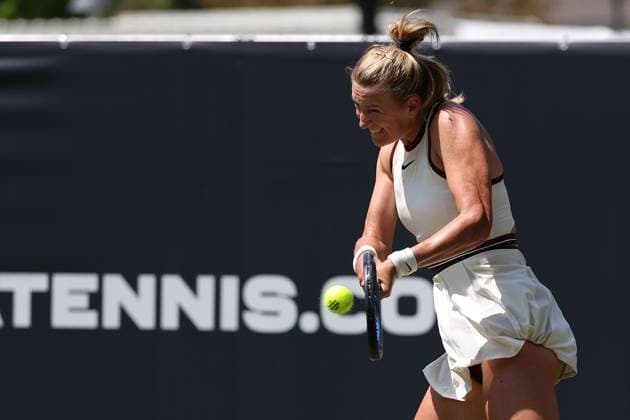 Bad Homburg am 21.06.2025 Tennis Damen Turnier WTA, Tennis Damen 500 Bad Homburg Open powered by Solarwatt 2025, Match Cat McNally (USA) gegen Victoria Azarenka v.l., Victoria Azarenka spielt eine Rückhand. Copyright: JoaquimxFerreira