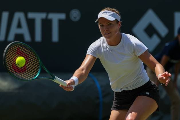 Bad Homburg am 21.06.2025 Tennis Damen Turnier WTA, Tennis Damen 500 Bad Homburg Open powered by Solarwatt 2025, Match Cat McNally (USA) gegen Victoria Azarenka v.l., Cat McNally (USA) spielt eine Vorhand. Copyright: JoaquimxFerreira