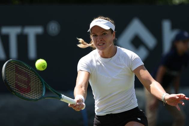 Bad Homburg am 21.06.2025 Tennis Damen Turnier WTA, Tennis Damen 500 Bad Homburg Open powered by Solarwatt 2025, Match Cat McNally (USA) gegen Victoria Azarenka v.l., Cat McNally (USA) spielt eine Vorhand. Copyright: JoaquimxFerreira