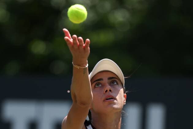 Bad Homburg am 21.06.2025 Tennis Damen Turnier WTA, Tennis Damen 500 Bad Homburg Open powered by Solarwatt 2025, Match Olga Danilovic (SER) gegen Natasja Schunk (GER) v.l., Olga Danilovic (SER) macht einen Aufschlag. Copyright: JoaquimxFerreira