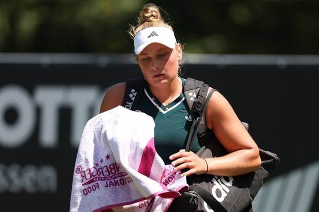 Bad Homburg am 21.06.2025 Tennis Damen Turnier WTA, Tennis Damen 500 Bad Homburg Open powered by Solarwatt 2025, Match Olga Danilovic (SER) gegen Natasja Schunk (GER) v.l., Natasja Schunk (GER) enttaeuscht, enttaeuscht schauend, dissapointed, traurig, frustiert, frust, gefrustet Copyright: JoaquimxFerreira