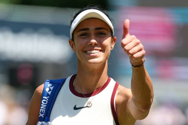 Bad Homburg am 21.06.2025 Tennis Damen Turnier WTA, Tennis Damen 500 Bad Homburg Open powered by Solarwatt 2025, Match Olga Danilovic (SER) gegen Natasja Schunk (GER) v.l., Olga Danilovic (SER) Daumen hoch, freut sich über den Sieg Copyright: JoaquimxFerreira
