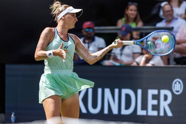 21.06.2025 Tennis: WTA, Tennis Damen Tour- Berlin, Einzel, Damen, Halbfinale, Marketa Vondrousova (CZE) - Samsonova (Russland), Steffi-Graf-Stadion. Marketa Vondrousova retourniert einen Ball. Tennis: WTA-Tour- Berlin
