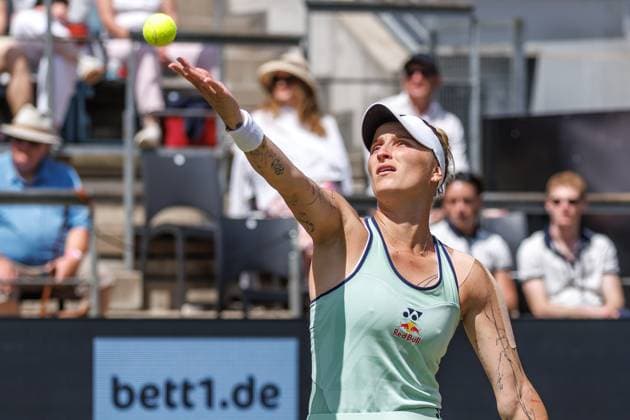 21.06.2025 Tennis: WTA, Tennis Damen Tour- Berlin, Einzel, Damen, Halbfinale, Marketa Vondrousova (CZE) - Samsonova (Russland), Steffi-Graf-Stadion. Marketa Vondrousova retourniert einen Ball. Tennis: WTA-Tour- Berlin