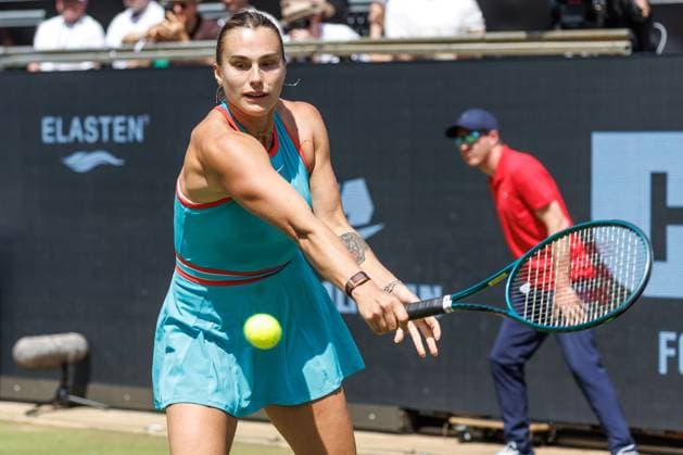 21.06.2025 Tennis: WTA, Tennis Damen Tour- Berlin, Einzel, Damen, Halbfinale, Marketa Vondrousova (CZE) - Samsonova (Russland), Steffi-Graf-Stadion. Aryna Sabalenka retourniert einen Ball. Tennis: WTA-Tour- Berlin