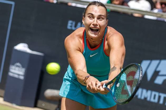 21.06.2025 Tennis: WTA, Tennis Damen Tour- Berlin, Einzel, Damen, Halbfinale, Marketa Vondrousova (CZE) - Samsonova (Russland), Steffi-Graf-Stadion. Aryna Sabalenka retourniert einen Ball. Tennis: WTA-Tour- Berlin