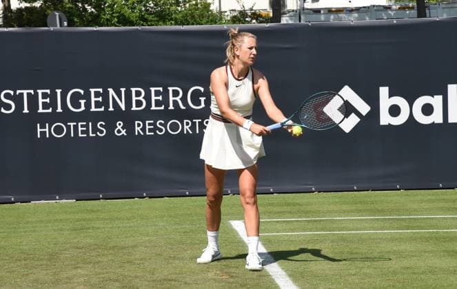 21.06.2025 Bad Homburg OPEN 2025 Tennis Damen Turnier WTA, Tennis Damen Match Cat McNally (USA) gegen Victoria Azarenka belarussisch v.l., Bild zeigt Victoria Azarenka