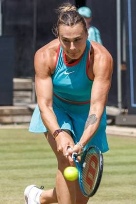 21.06.2025 Tennis: WTA, Tennis Damen Tour- Berlin, Einzel, Damen, Halbfinale, Marketa Vondrousova (CZE) - Samsonova (Russland), Steffi-Graf-Stadion. Aryna Sabalenka retourniert einen Ball. Tennis: WTA-Tour- Berlin