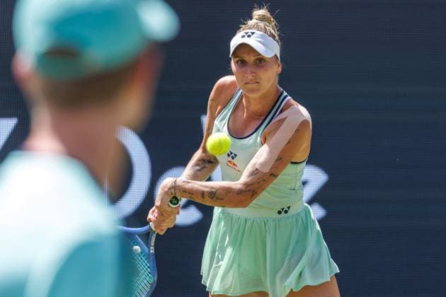 21.06.2025 Tennis: WTA, Tennis Damen Tour- Berlin, Einzel, Damen, Halbfinale, Marketa Vondrousova (CZE) - Samsonova (Russland), Steffi-Graf-Stadion. Marketa Vondrousova retourniert einen Ball. Tennis: WTA-Tour- Berlin