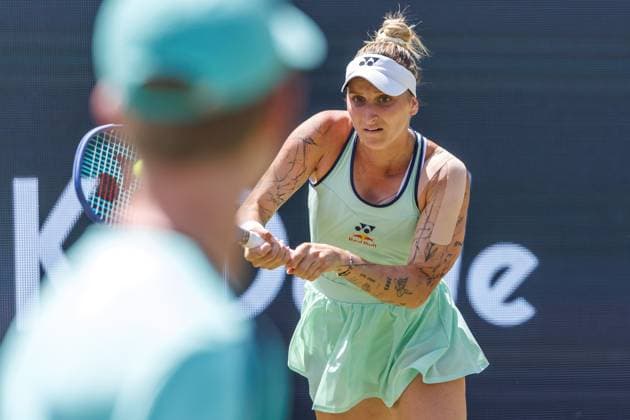 21.06.2025 Tennis: WTA, Tennis Damen Tour- Berlin, Einzel, Damen, Halbfinale, Marketa Vondrousova (CZE) - Samsonova (Russland), Steffi-Graf-Stadion. Marketa Vondrousova retourniert einen Ball. Tennis: WTA-Tour- Berlin