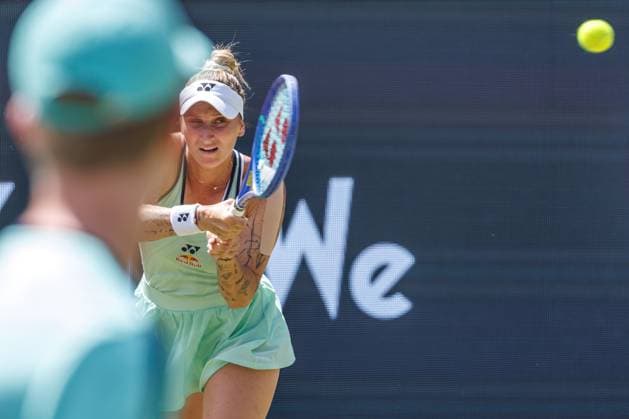 21.06.2025 Tennis: WTA, Tennis Damen Tour- Berlin, Einzel, Damen, Halbfinale, Marketa Vondrousova (CZE) - Samsonova (Russland), Steffi-Graf-Stadion. Marketa Vondrousova retourniert einen Ball. Tennis: WTA-Tour- Berlin