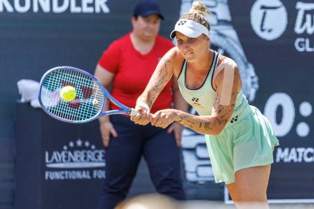 21.06.2025 Tennis: WTA, Tennis Damen Tour- Berlin, Einzel, Damen, Halbfinale, Marketa Vondrousova (CZE) - Samsonova (Russland), Steffi-Graf-Stadion. Marketa Vondrousova retourniert einen Ball. Tennis: WTA-Tour- Berlin
