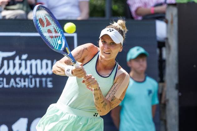 21.06.2025 Tennis: WTA, Tennis Damen Tour- Berlin, Einzel, Damen, Halbfinale, Marketa Vondrousova (CZE) - Samsonova (Russland), Steffi-Graf-Stadion. Marketa Vondrousova retourniert einen Ball. Tennis: WTA-Tour- Berlin