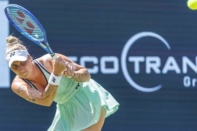 21.06.2025 Tennis: WTA, Tennis Damen Tour- Berlin, Einzel, Damen, Halbfinale, Marketa Vondrousova (CZE) - Samsonova (Russland), Steffi-Graf-Stadion. Marketa Vondrousova retourniert einen Ball. Tennis: WTA-Tour- Berlin