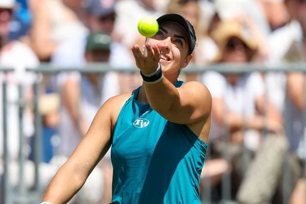 Bad Homburg am 21.06.2025 Tennis Damen Turnier WTA, Tennis Damen 500 Bad Homburg Open powered by Solarwatt 2025 Eva Lys (GER) gegen Ana Konjuh (CRO) v.l., Ana Konjuh (CRO) macht einen Aufschlag. Copyright: JoaquimxFerreira