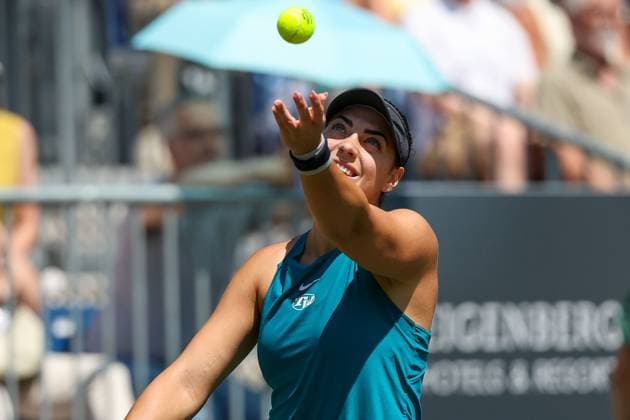 Bad Homburg am 21.06.2025 Tennis Damen Turnier WTA, Tennis Damen 500 Bad Homburg Open powered by Solarwatt 2025 Eva Lys (GER) gegen Ana Konjuh (CRO) v.l., Ana Konjuh (CRO) macht einen Aufschlag. Copyright: JoaquimxFerreira
