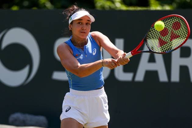 Bad Homburg am 21.06.2025 Tennis Damen Turnier WTA, Tennis Damen 500 Bad Homburg Open powered by Solarwatt 2025 Eva Lys (GER) gegen Ana Konjuh (CRO) v.l., Eva Lys (GER) spielt eine Rückhand, fokussiert den Ball Copyright: JoaquimxFerreira