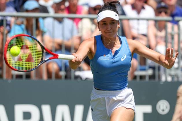 Bad Homburg am 21.06.2025 Tennis Damen Turnier WTA, Tennis Damen 500 Bad Homburg Open powered by Solarwatt 2025 Eva Lys (GER) gegen Ana Konjuh (CRO) v.l., Eva Lys (GER) spielt eine Vorhand. Copyright: JoaquimxFerreira