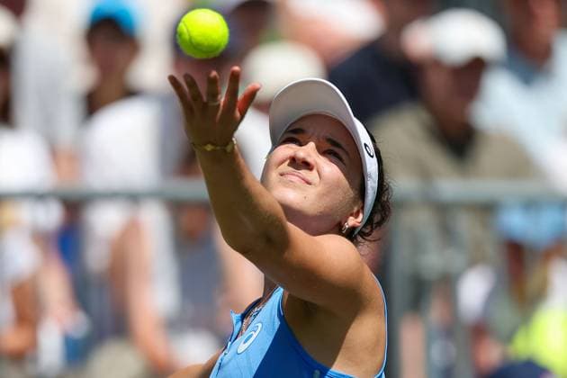 Bad Homburg am 21.06.2025 Tennis Damen Turnier WTA, Tennis Damen 500 Bad Homburg Open powered by Solarwatt 2025 Eva Lys (GER) gegen Ana Konjuh (CRO) v.l., Eva Lys (GER) macht einen Aufschlag. Copyright: JoaquimxFerreira