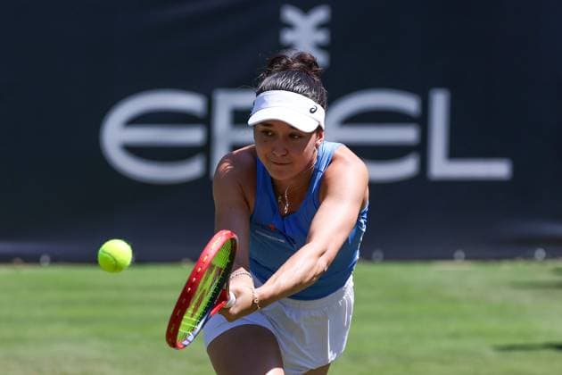 Bad Homburg am 21.06.2025 Tennis Damen Turnier WTA, Tennis Damen 500 Bad Homburg Open powered by Solarwatt 2025 Eva Lys (GER) gegen Ana Konjuh (CRO) v.l., Eva Lys (GER) spielt eine Rückhand. Copyright: JoaquimxFerreira