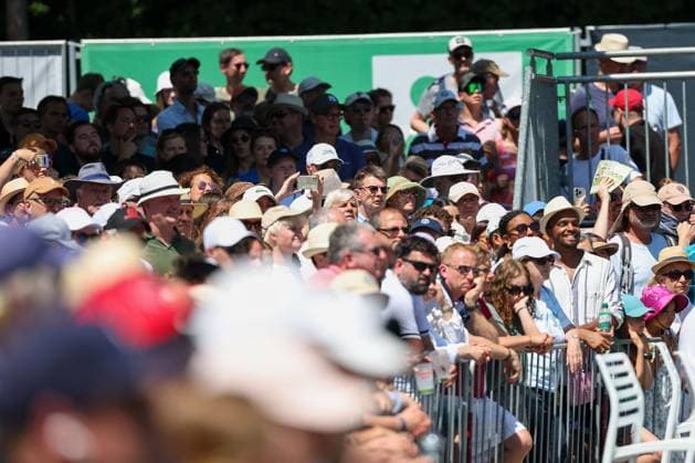 Bad Homburg am 21.06.2025 Tennis Damen Turnier WTA, Tennis Damen 500 Bad Homburg Open powered by Solarwatt 2025, Match Olga Danilovic (SER) gegen Natasja Schunk (GER) v.l., die Veranstaltung ist stark besucht, Zuschauer stehen an Copyright: JoaquimxFerreira