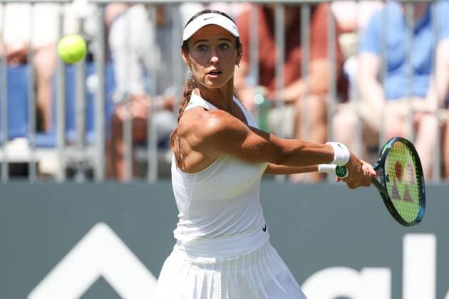 Bad Homburg am 21.06.2025 Tennis Damen Turnier WTA, Tennis Damen 500 Bad Homburg Open powered by Solarwatt 2025 Vitalia Djatchenko gegen Yuliia Starodubzeva (UKR) v.l., Vitalia Djatchenko spielt eine Rückhand. Copyright: JoaquimxFerreira