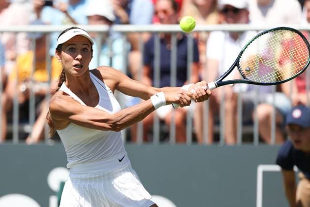 Bad Homburg am 21.06.2025 Tennis Damen Turnier WTA, Tennis Damen 500 Bad Homburg Open powered by Solarwatt 2025 Vitalia Djatchenko gegen Yuliia Starodubzeva (UKR) v.l., Vitalia Djatchenko spielt eine Rückhand. Copyright: JoaquimxFerreira