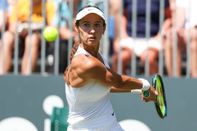 Bad Homburg am 21.06.2025 Tennis Damen Turnier WTA, Tennis Damen 500 Bad Homburg Open powered by Solarwatt 2025 Vitalia Djatchenko gegen Yuliia Starodubzeva (UKR) v.l., Vitalia Djatchenko spielt eine Rückhand. Copyright: JoaquimxFerreira