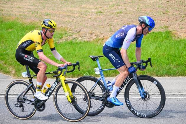 Tour de Suisse 2025 Stage 7 EMMETTEN, SWITZERLAND - JUNE 21 : Benoot Tiesj (BEL) of Team Visma - Lease a Bike, Houle Hugo (CAN) of Israel - Premier Tech in the escape pack during stage 7 of the 88th edition of Tour de Suisse an UCI World Tour 2.UWT cycling road race stage for Men Elite of 207.3 km with start in Neuhausen am Rheinfall and finish in Emmetten on June 21, 2025 in Emmetten, Switzerland, 21 06 2025 ( Motordriver Kenny Verfaillie - Emmetten Switzerland  Copyright: xVincentxKalutx