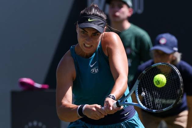 Bad Homburg am 21.06.2025 Tennis Damen Turnier WTA, Tennis Damen 500 Bad Homburg Open powered by Solarwatt 2025 Match Eva Lys (GER) gegen Ana Konjuh (CRO) v.l., Ana Konjuh (CRO) spielt eine Rückhand. Copyright: JoaquimxFerreira