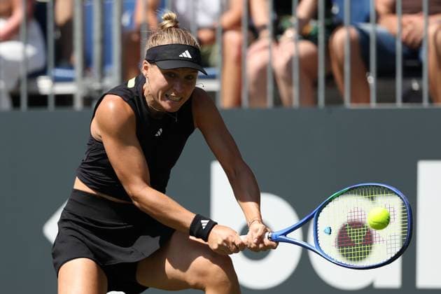 Bad Homburg am 21.06.2025 Tennis Damen Turnier WTA, Tennis Damen 500 Bad Homburg Open powered by Solarwatt 2025 Match Vitalia Djatchenko gegen Yuliia Starodubzeva (UKR) v.l., Yuliia Starodubzeva (UKR) spielt eine Rückhand. Copyright: JoaquimxFerreira