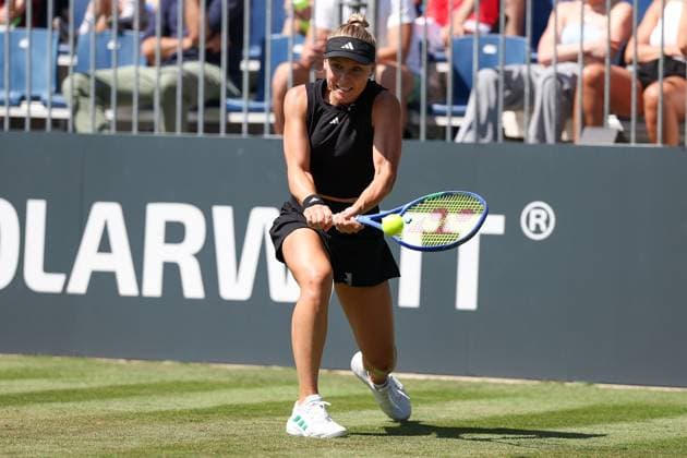 Bad Homburg am 21.06.2025 Tennis Damen Turnier WTA, Tennis Damen 500 Bad Homburg Open powered by Solarwatt 2025 Match Vitalia Djatchenko gegen Yuliia Starodubzeva (UKR) v.l., Yuliia Starodubzeva (UKR) spielt eine Rückhand. Copyright: JoaquimxFerreira