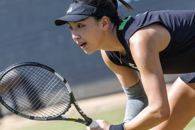21.06.2025 Tennis: WTA, Tennis Damen Tour- Berlin, Einzel, Damen, Halbfinale, Xinyu Wang (CHN) - Ludmilla Samsonova (Russland), Steffi-Graf-Stadion. Xinyu Wang bereitet sich auf den Return vor. Tennis: WTA-Tour- Berlin