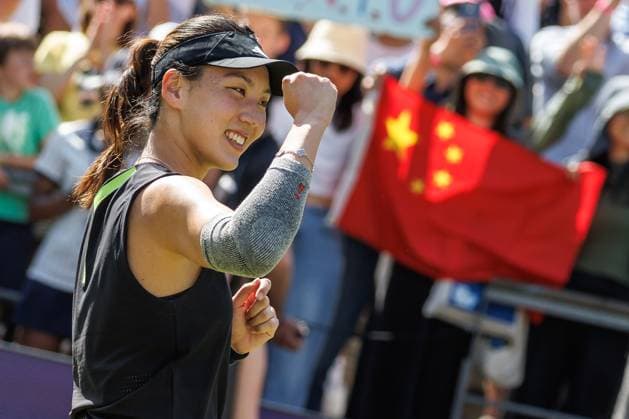 Sport Bilder des Tages 21.06.2025 Tennis: WTA, Tennis Damen Tour- Berlin, Einzel, Damen, Halbfinale, Xinyu Wang (CHN) - Ludmilla Samsonova (Russland), Steffi-Graf-Stadion. Xinyu Wang freut sich über den Sieg. Tennis: WTA-Tour- Berlin