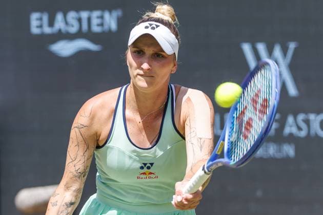 21.06.2025 Tennis: WTA, Tennis Damen Tour- Berlin, Einzel, Damen, Halbfinale, Marketa Vondrousova (CZE) - Samsonova (Russland), Steffi-Graf-Stadion. Marketa Vondrousova retourniert einen Ball. Tennis: WTA-Tour- Berlin
