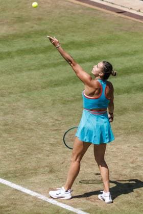21.06.2025 Tennis: WTA, Tennis Damen Tour- Berlin, Einzel, Damen, Halbfinale, Marketa Vondrousova (CZE) - Samsonova (Russland), Steffi-Graf-Stadion. Aryna Sabalenka retourniert einen Ball. Tennis: WTA-Tour- Berlin