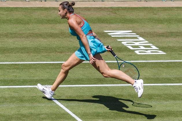 21.06.2025 Tennis: WTA, Tennis Damen Tour- Berlin, Einzel, Damen, Halbfinale, Marketa Vondrousova (CZE) - Samsonova (Russland), Steffi-Graf-Stadion. Aryna Sabalenka retourniert einen Ball. Tennis: WTA-Tour- Berlin