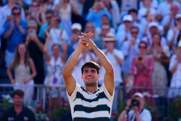 Carlos Alcaraz celebrates his semi final win over Roberto Bautista Agut Queen s Club Championships, Day 13, Queen s Club, West Kensington, London, UK - 21 Jun 2025  Copyright: xJavierxGarcia Shutterstockx 15366610bg
