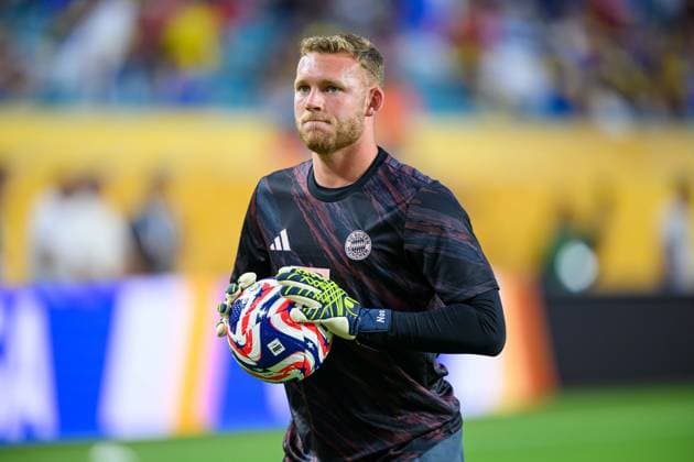 20th June 2025; Hard Rock Stadium, Miami, USA; Club World Cup Group C Round 1 Football, Bayern Munich versus Boca Juniors; FC Bayern Munchen goalkeeper Daniel Peretz holds a ball on the pitch before the start of the match.  ActionPlus12803681 DouglasxMurray