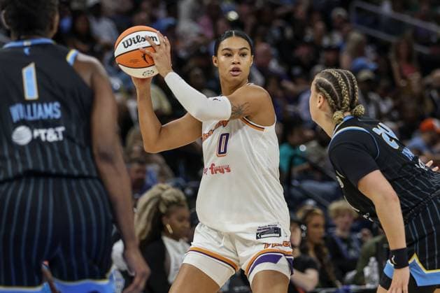 Chicago, USA, June 21, 2025: Satou Sabally (0 Phoenix Mercury) looks to pass the ball during the game between the Chicago Sky and Phoenix Mercury on Saturday June 21, 2025 at Wintrust Arena, Chicago, USA. (NO COMMERCIAL USAGE) (Shaina Benhiyoun SPP)  Copyright: xShainaxBenhiyoun SPPx spp-en-ShBe-8P6A2739