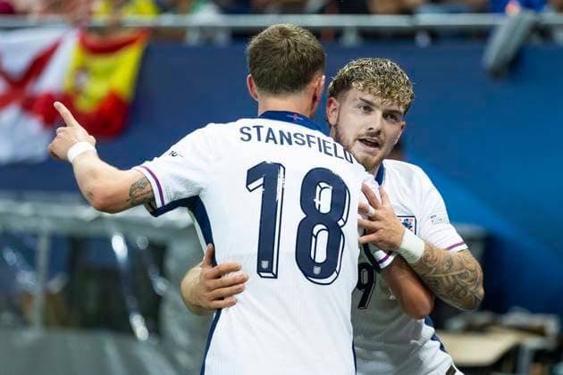 UEFA U21, U 21 Europameisterschaft, Viertelfinale: Spanien - England; 21.06.2025 Harvey Elliott (England, 19) jubelt mit Jay Stansfield (England, 18) bei der UEFA U21-Europameisterschaft im Viertelfinalspiel zwischen Spanien - England, am 21.06.2025, Anton Malatinsky Stadium, Trnava, Slowakei Copyright: xBEAUTIFULxSPORTS Meuselx