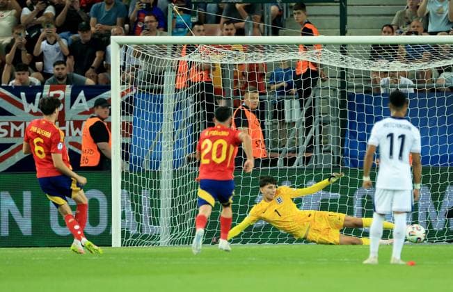 Javi Guerra of Spain scores a goal to make the score 1-2. Spain U21, U 21 v England U21, UEFA U21 Championship, Quarter-final, Stadion Antona Malatinskeho, Slovakia - 21 Jun 2025  Copyright: xNikolaxKrstic Shutterstockx 15367881cq