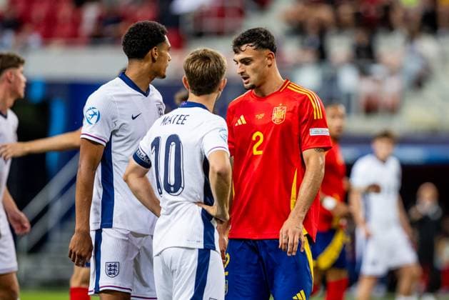 SPAIN U21, U 21 - ENGLAND U21 Marc Pubill of Spain and James McAtee of England during the UEFA European Under-21 Championship 2025 Quarterfinal football match between Spain U21 and England U21. Stadium City Arena, Trnava, Slovakia, June 21, 2025. Photo by Branislav Racko Copyright: xx 080A1409