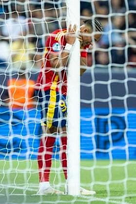 UEFA U21, U 21 Europameisterschaft, Viertelfinale: Spanien - England; 21.06.2025 Mateo Joseph (Spanien, 9) lehnt verzweifelt am Pfosten bei der UEFA U21-Europameisterschaft im Viertelfinalspiel zwischen Spanien - England, am 21.06.2025, Anton Malatinsky Stadium, Trnava, Slowakei Copyright: xBEAUTIFULxSPORTS Meuselx