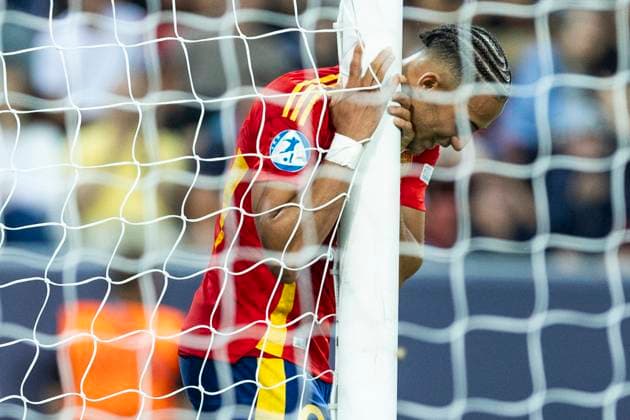 UEFA U21, U 21 Europameisterschaft, Viertelfinale: Spanien - England; 21.06.2025 Mateo Joseph (Spanien, 9) lehnt verzweifelt am Pfosten bei der UEFA U21-Europameisterschaft im Viertelfinalspiel zwischen Spanien - England, am 21.06.2025, Anton Malatinsky Stadium, Trnava, Slowakei Copyright: xBEAUTIFULxSPORTS Meuselx
