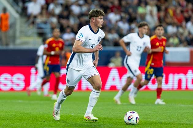 UEFA U21, U 21 Europameisterschaft, Viertelfinale: Spanien - England; 21.06.2025 Charlie Cresswell (England, 5) bei der UEFA U21-Europameisterschaft im Viertelfinalspiel zwischen Spanien - England, am 21.06.2025, Anton Malatinsky Stadium, Trnava, Slowakei Copyright: xBEAUTIFULxSPORTS Meuselx