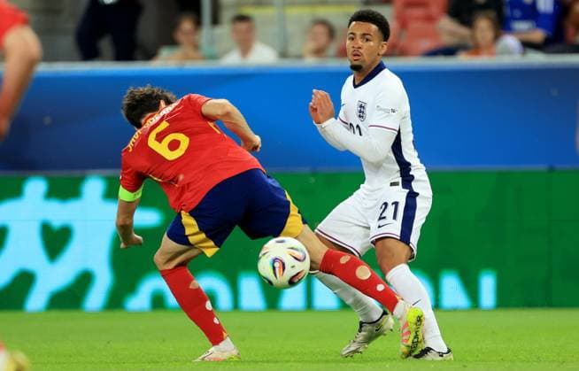 Ethan Nwaneri of England and Javi Guerra of Spain. Spain U21, U 21 v England U21, UEFA U21 Championship, Quarter-final, Stadion Antona Malatinskeho, Slovakia - 21 Jun 2025  Copyright: xNikolaxKrstic Shutterstockx 15367881ey