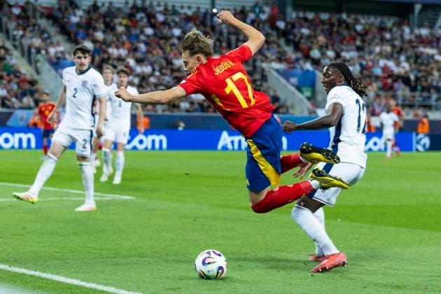 UEFA U21, U 21 Europameisterschaft, Viertelfinale: Spanien - England; 21.06.2025 Jesus Rodriguez (Spanien, 17), Brooke Norton-Cuffy (England, 12) bei der UEFA U21-Europameisterschaft im Viertelfinalspiel zwischen Spanien - England, am 21.06.2025, Anton Malatinsky Stadium, Trnava, Slowakei Copyright: xBEAUTIFULxSPORTS Meuselx