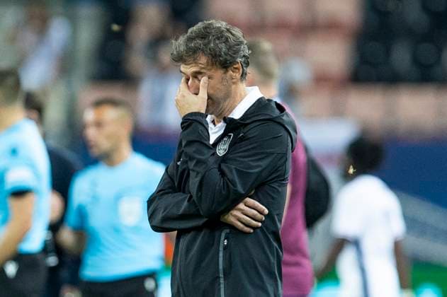 UEFA U21, U 21 Europameisterschaft, Viertelfinale: Spanien - England; 21.06.2025 Santi Denia (Spanien, Cheftrainer) enttäuscht nach Schlusspfiff über das Ausscheiden bei der UEFA U21-Europameisterschaft im Viertelfinalspiel zwischen Spanien - England, am 21.06.2025, Anton Malatinsky Stadium, Trnava, Slowakei Copyright: xBEAUTIFULxSPORTS Meuselx